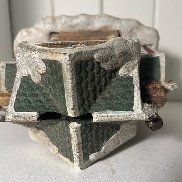 Cast iron Christmas 🎄 village banks - Picture 7 of 13